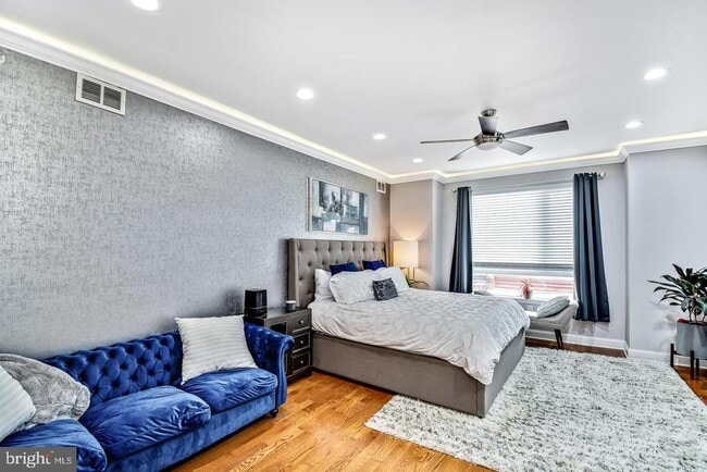 Building Photo - 1945 Watkins St