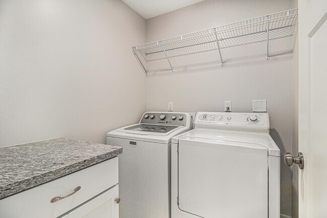 Building Photo - 4585 E Shore Dr
