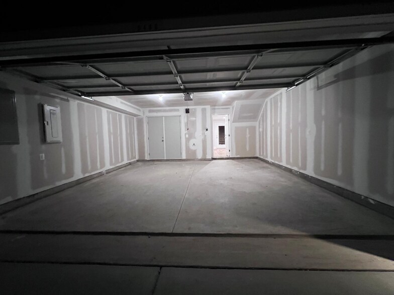 Building Photo - 9486 Pinkman Rd