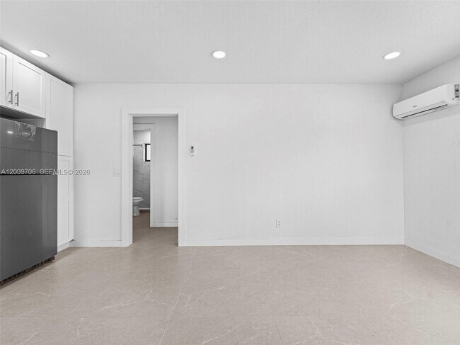 Building Photo - 1366 W 29th St
