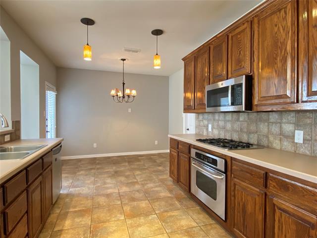 Building Photo - 15861 Twin Cove Dr