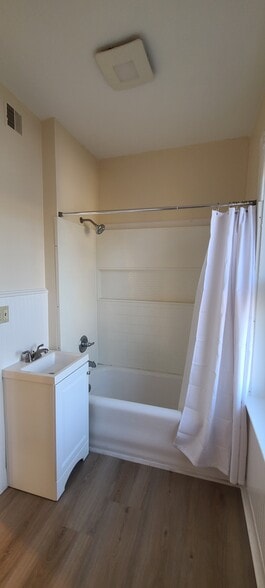 Bathroom - 204 Cadwalader Ave