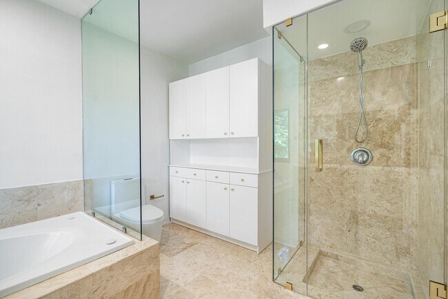 Building Photo - 7810 Beach View Dr