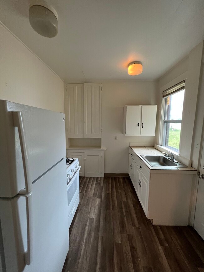 Kitchen - 904 Punta Gorda Ave