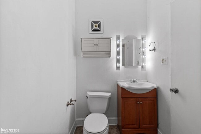 Building Photo - 5342 Streefkerk Dr