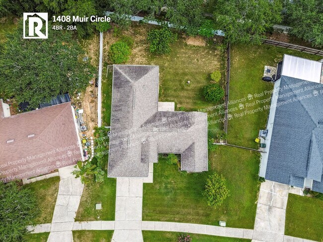 Building Photo - Charming 4-Bedroom Ranch with a Spacious L...