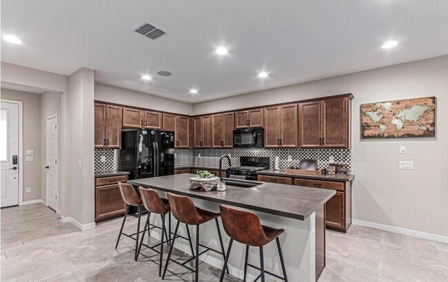 Building Photo - 5059 N 183rd Ln