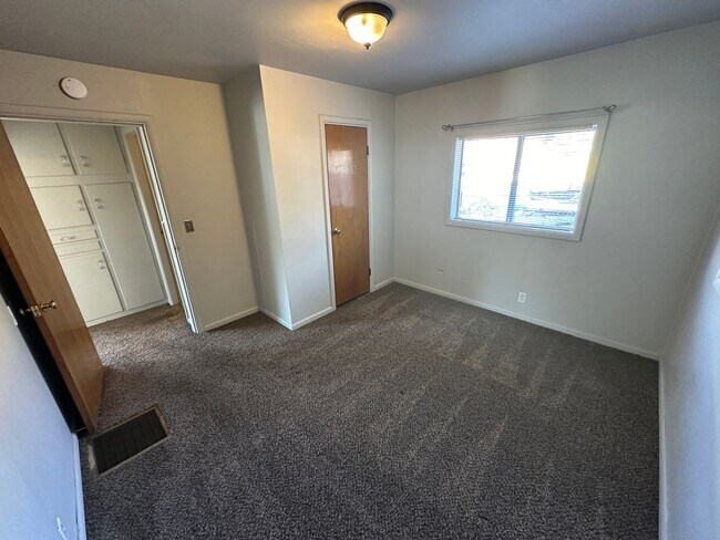 Building Photo - 2 bedroom 1 bath single family home