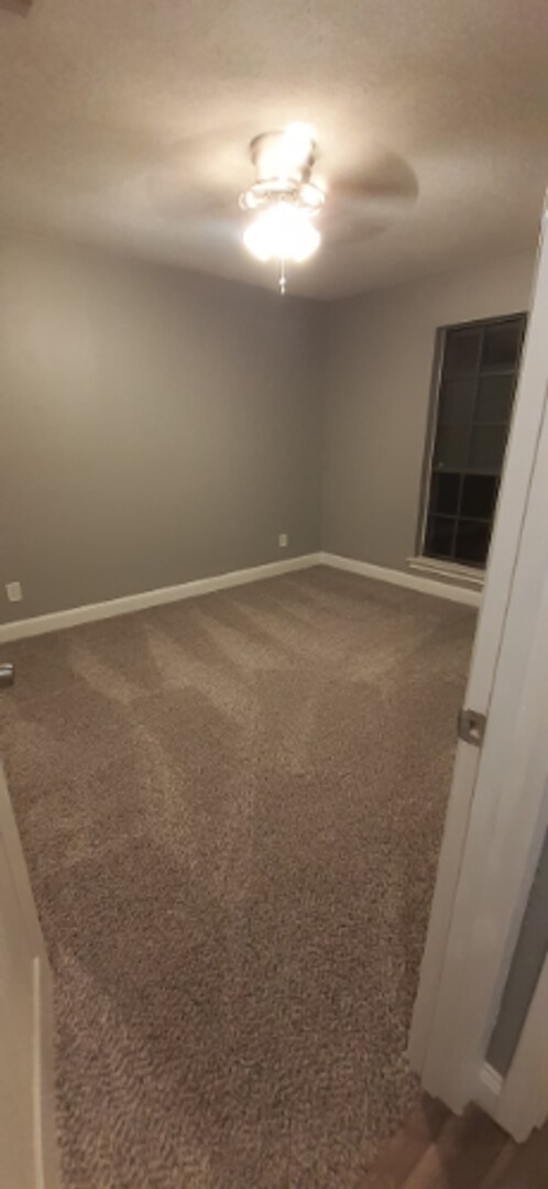 Building Photo - 2202 Greenbriar Ct