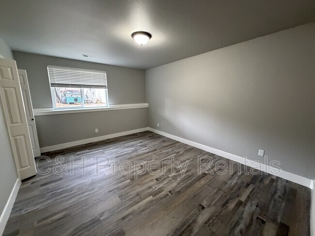 Building Photo - 1331 Lynn Ave