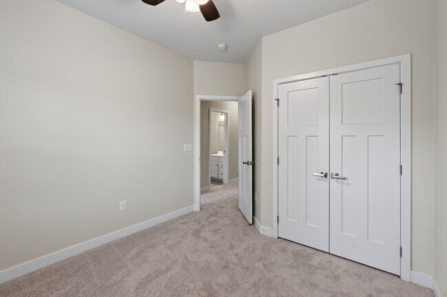 Building Photo - 949 Centurion Cir