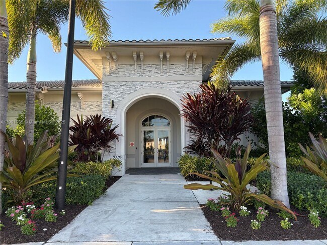 Building Photo - 1020 SE 26th Ter