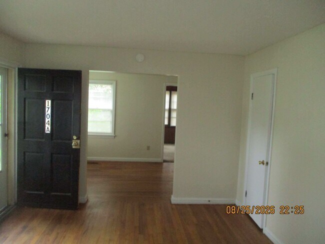 Building Photo - 1704 W Whitney Ave