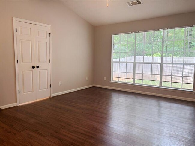 Building Photo - 5110 N Bridges Dr