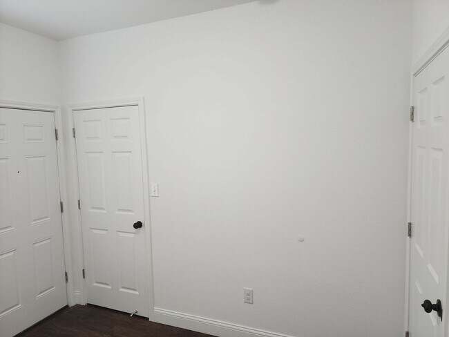 Building Photo - 9834 Racine St