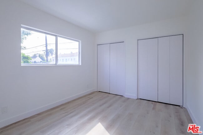 Building Photo - 823 S Detroit St