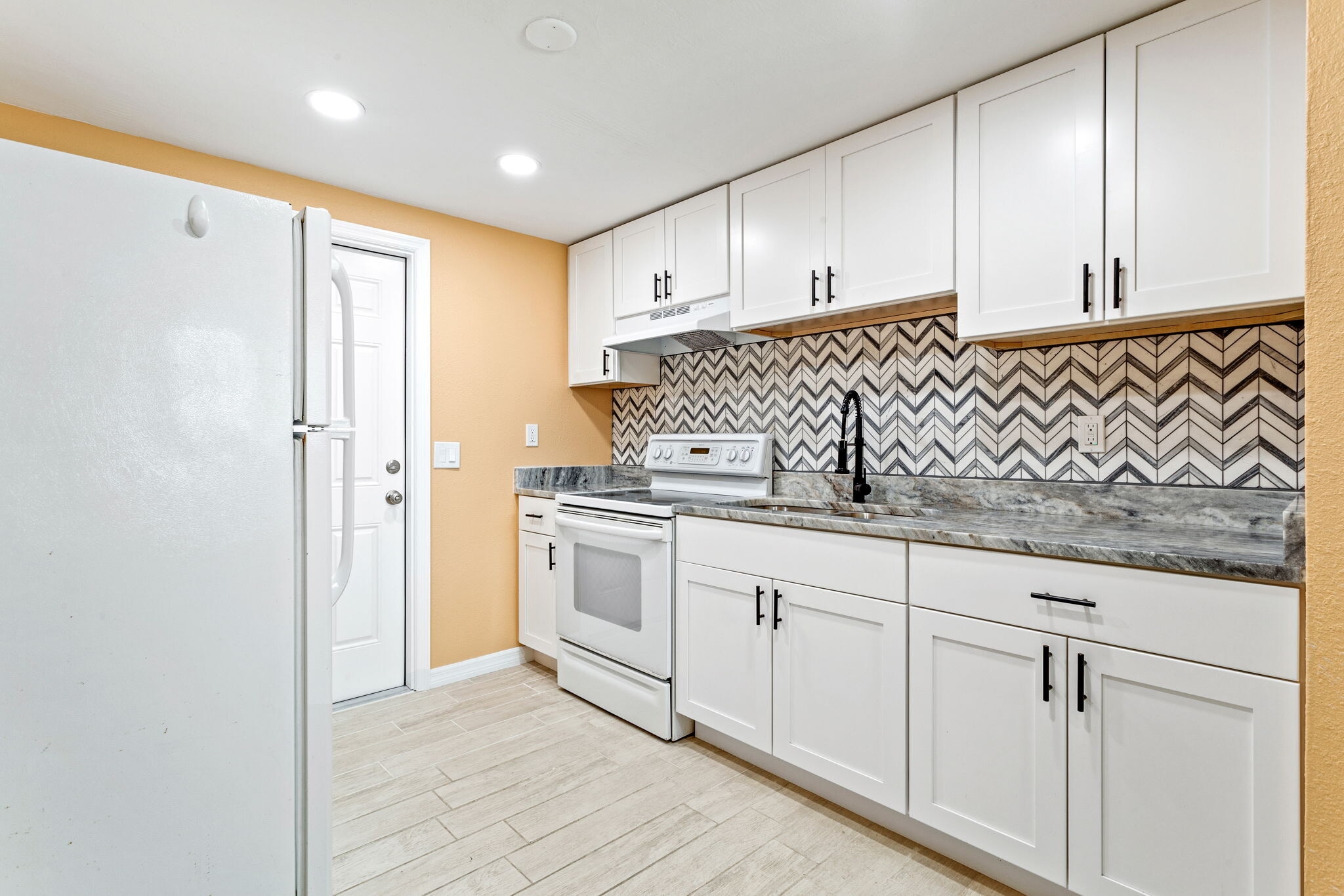 Building Photo - 2139 Ranchita Trl