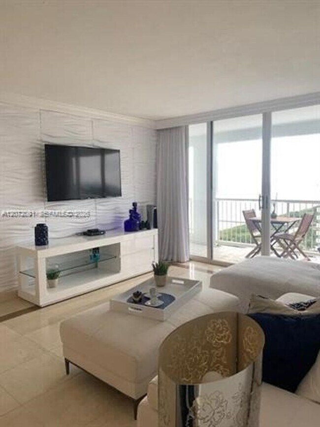 Building Photo - 9341 Collins Ave