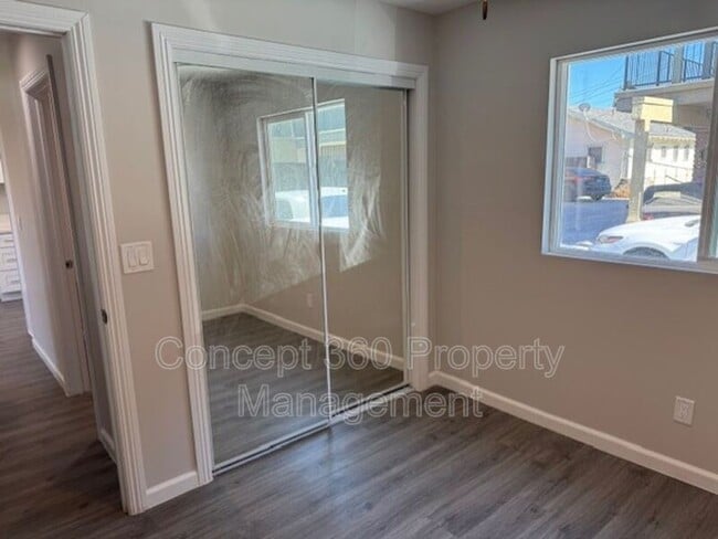 Building Photo - 2520 E Anaheim St