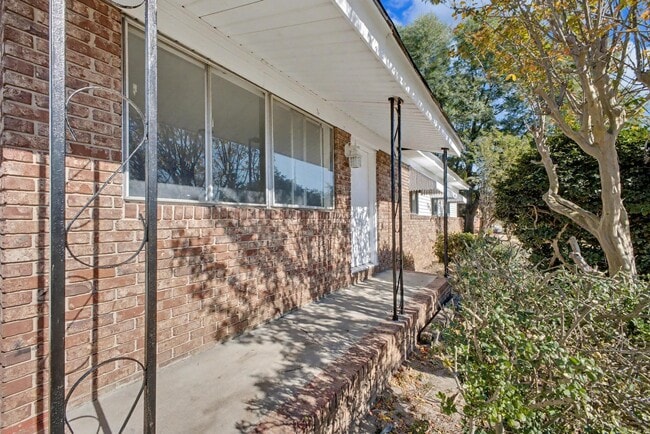 Building Photo - 2709 Lumpkin Rd