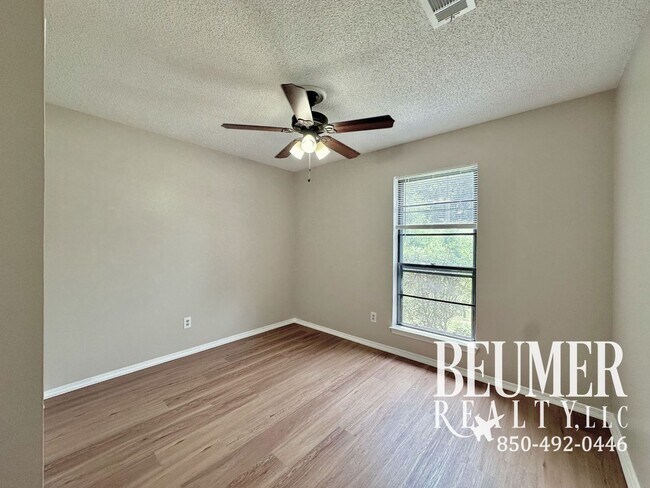 Building Photo - Updated Home Near I-10 and Scenic Hwy