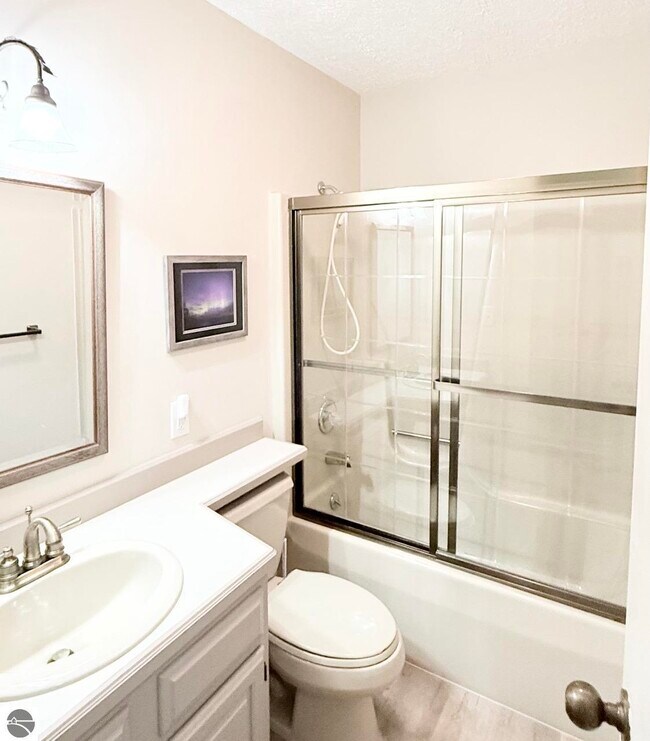 Building Photo - 776 N Yacht Club Dr