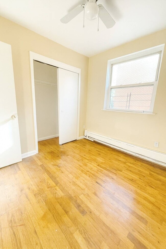 Building Photo - 530 Throgs Neck Expy