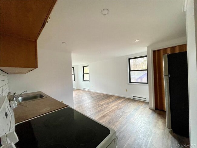 Building Photo - 5 Frances Dr