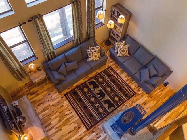 Building Photo - A Rare find in Tahoe! Spacious 4Bd house a...