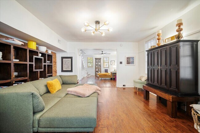 Building Photo - 237 Coming St