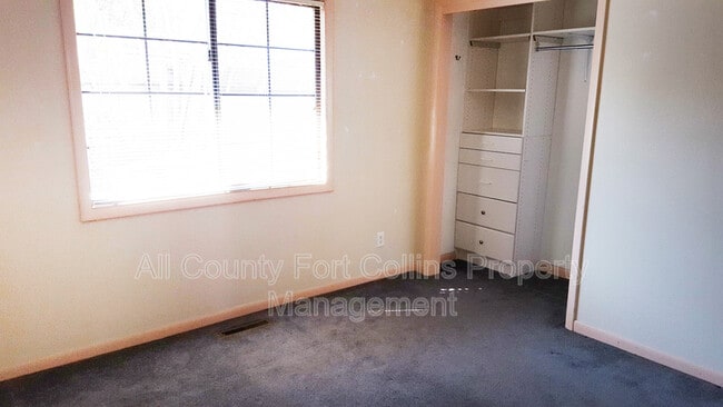 Building Photo - 817 E Laurel St