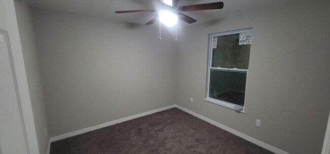 Building Photo - 1550 W 32nd St