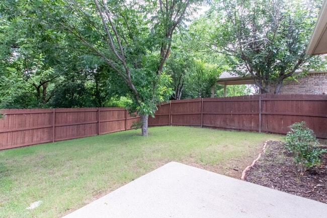 Building Photo - 2405 Spruce Ct