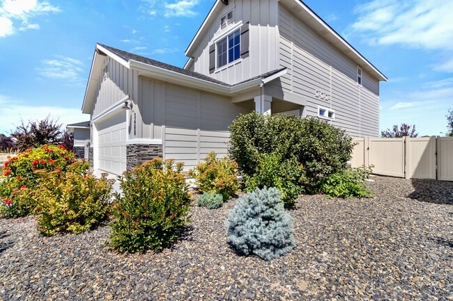 Building Photo - 3488 W Remembrance Dr