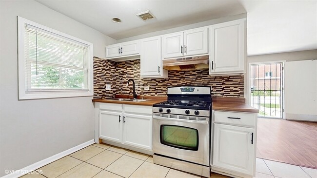 Building Photo - 309 W 109th St