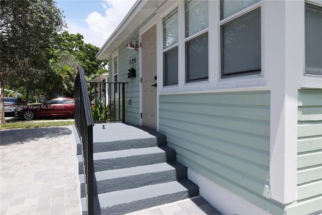 Building Photo - 125 Frow Ave