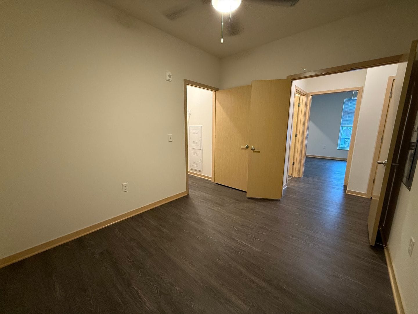 Building Photo - 1121 S Park St