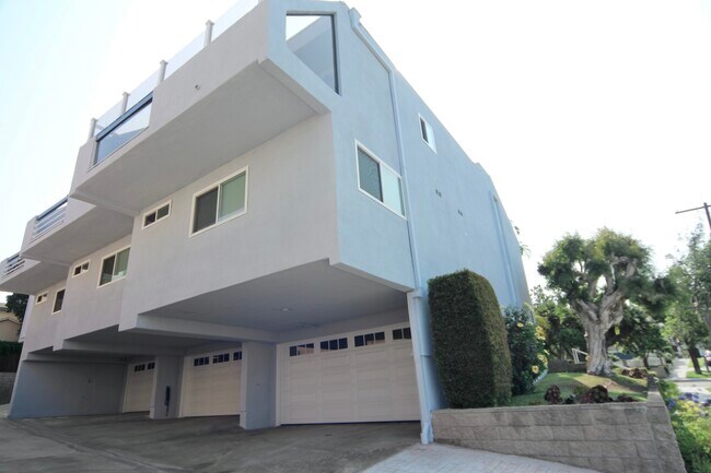 Garage (back of unit) - 800 N Juanita Ave