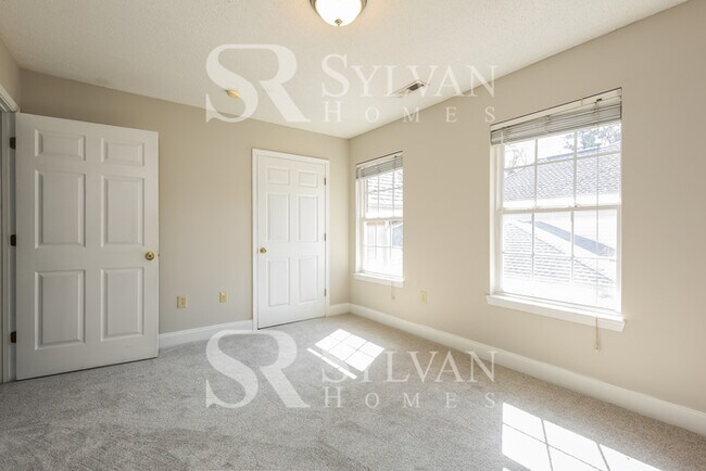 Building Photo - Charming 3BR 2.5BA Townhome Ready for Move...