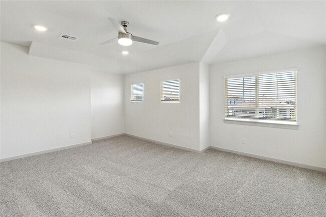 Building Photo - 320 Fairfax Ave