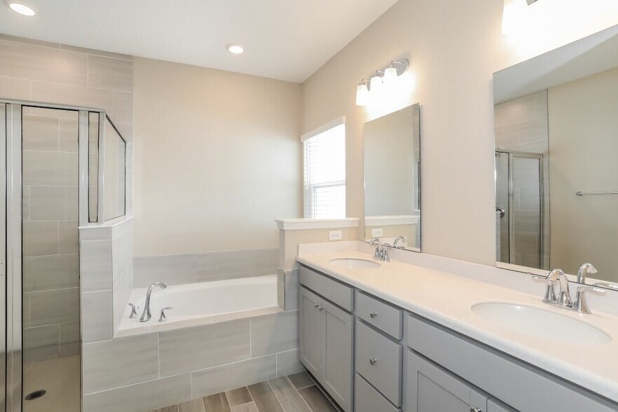 Building Photo - 6337 Bluff Ave