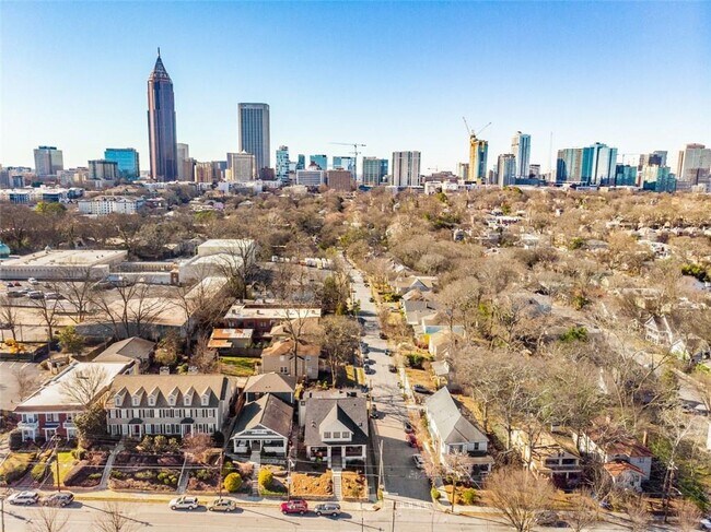 Building Photo - 724 Charles Allen Dr NE