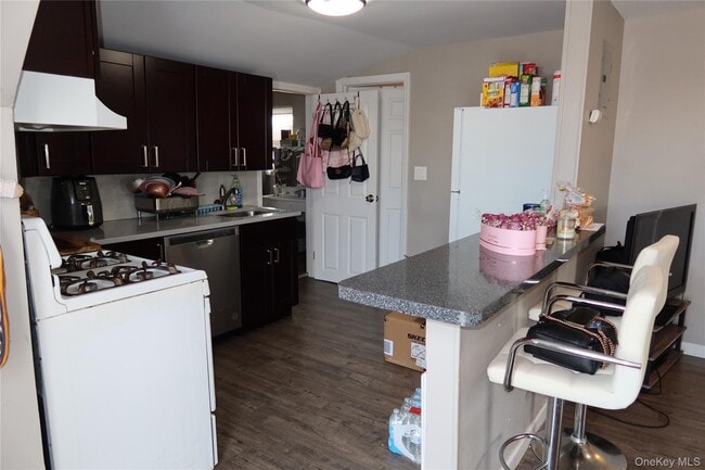 Building Photo - 94 4th Ave