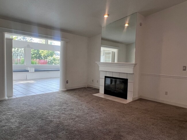 Building Photo - 4/3/2 Beautiful Home in Minden