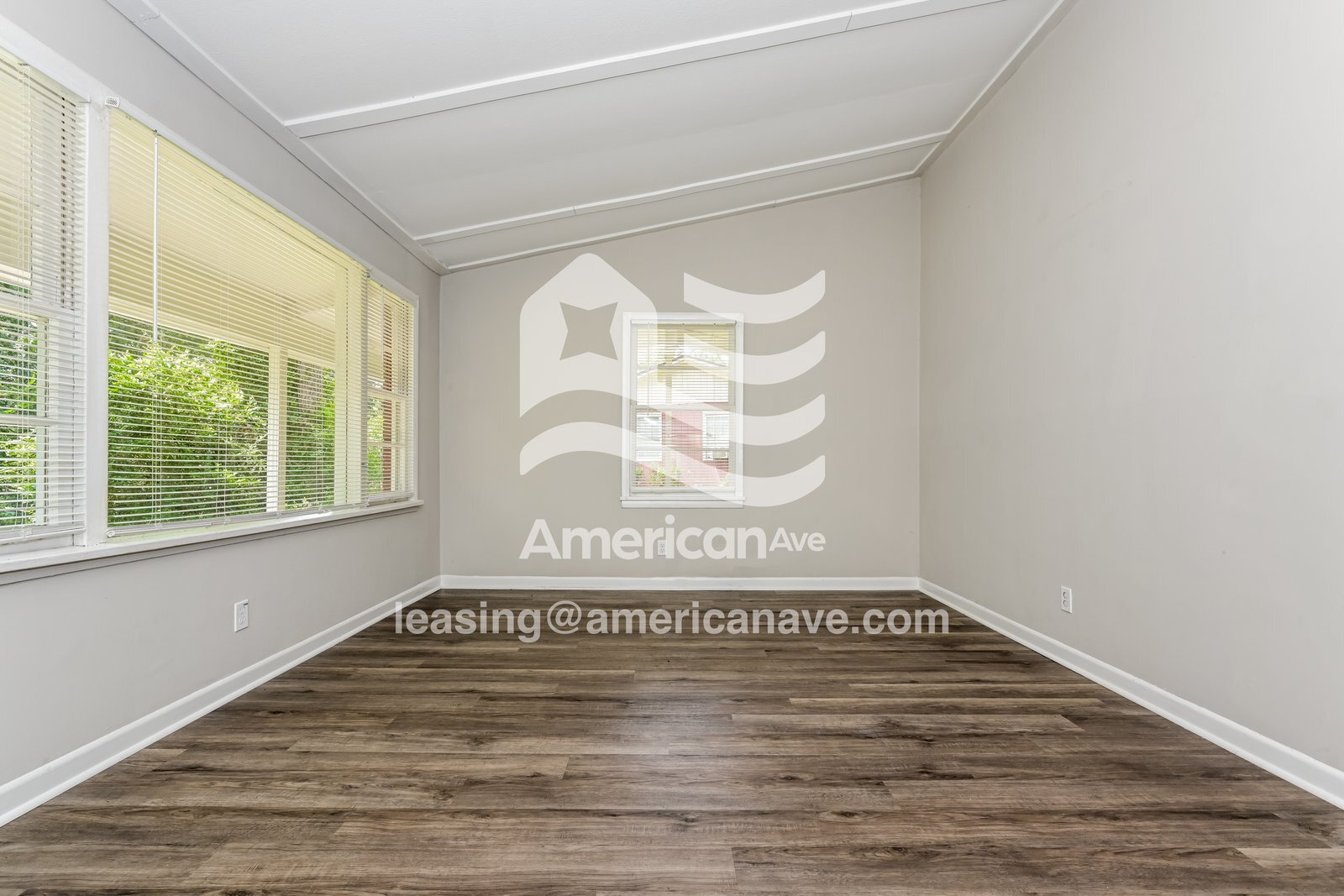 Building Photo - 2143 Snellings Dr