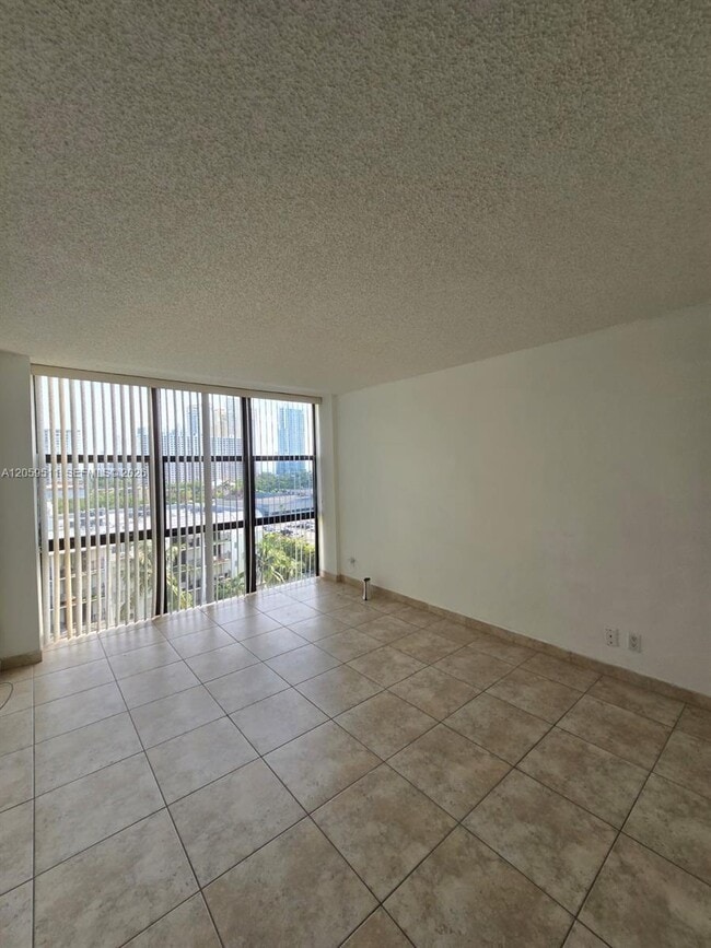 Building Photo - 17021 N Bay Rd