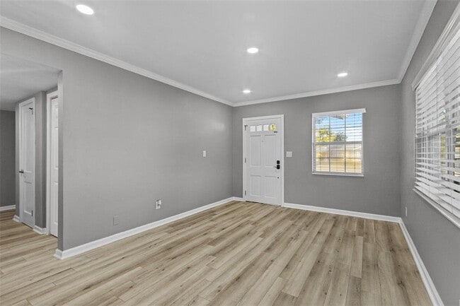 Building Photo - 2302 S Thixton Ct