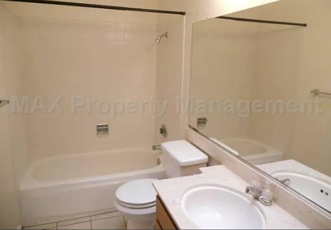 Building Photo - Beautiful 3 Bedroom Single-Family Home!