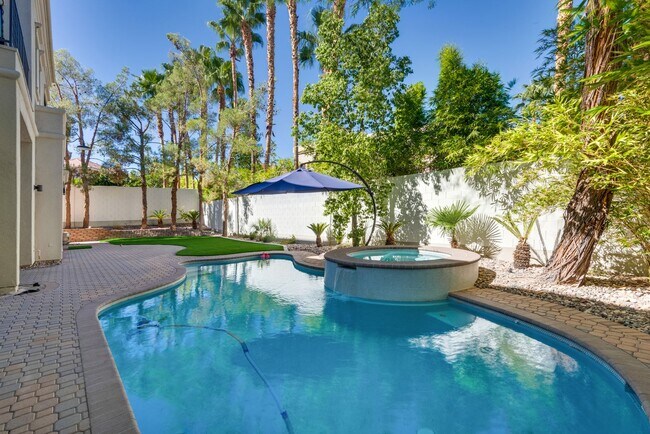 Building Photo - Luxury Summerlin Living in Gated Canyon Crest Community