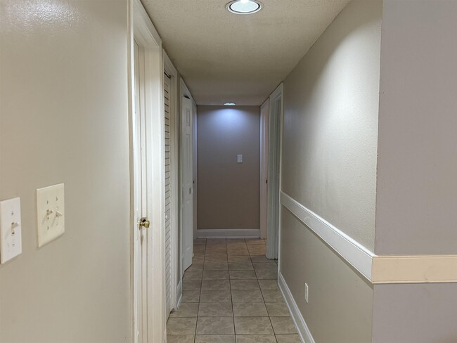 Building Photo - 2000 Greens Blvd